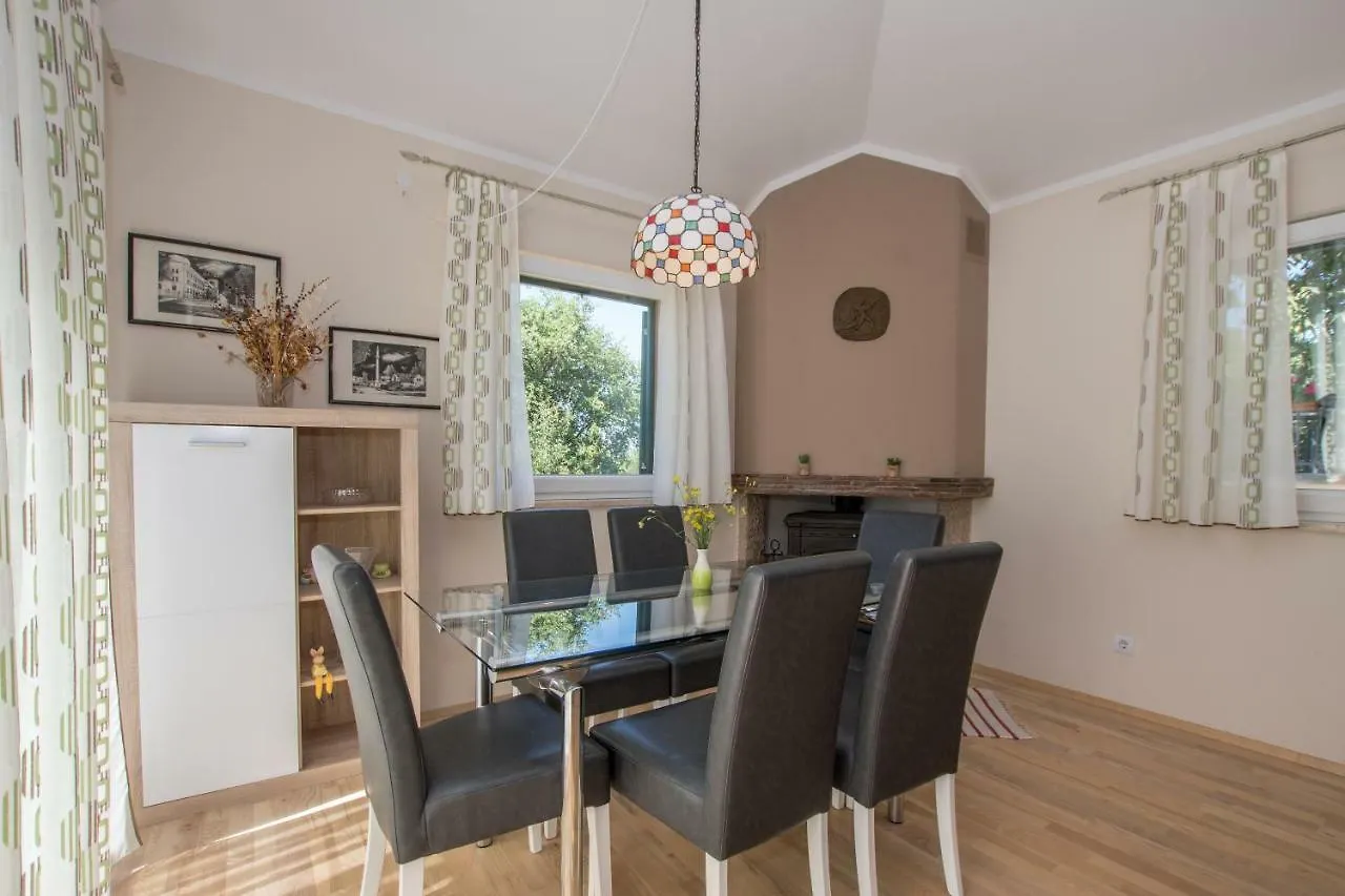 Holiday Home Suzana 1276 Kaštel