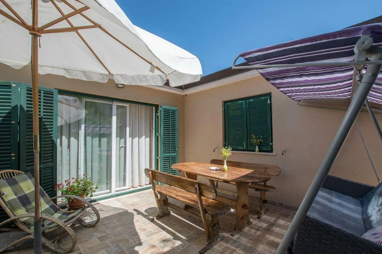 Holiday Home Suzana 1276 Kaštel Kroatien